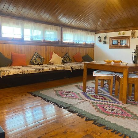 Raisa Guesthouse 12 Berat Luaran gambar