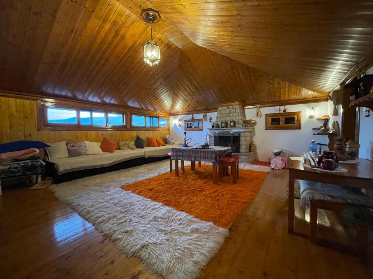 Raisa Guesthouse 12 Berat Luaran gambar