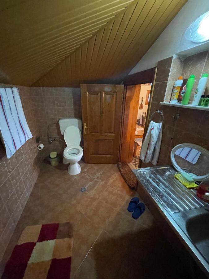 Raisa Guesthouse 12 Berat Luaran gambar