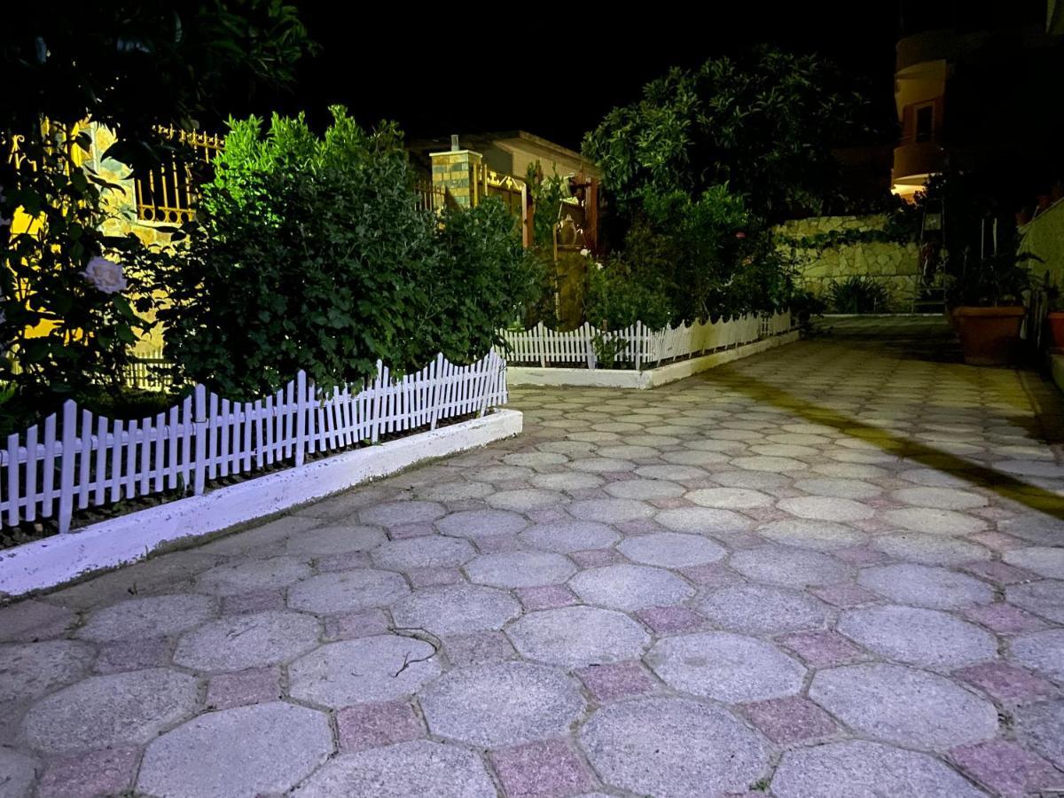 Raisa Guesthouse 12 Berat Luaran gambar