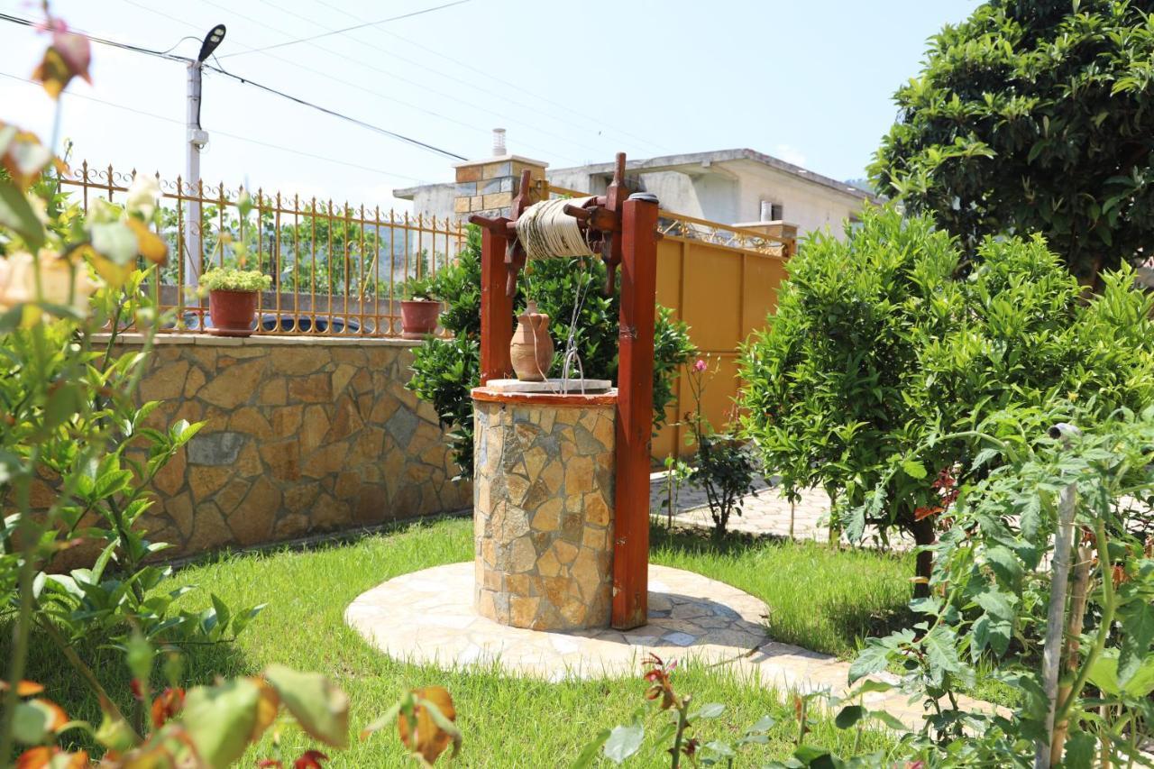 Raisa Guesthouse 12 Berat Luaran gambar