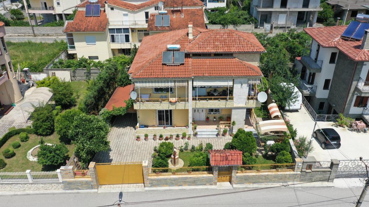 Raisa Guesthouse 12 Berat Luaran gambar
