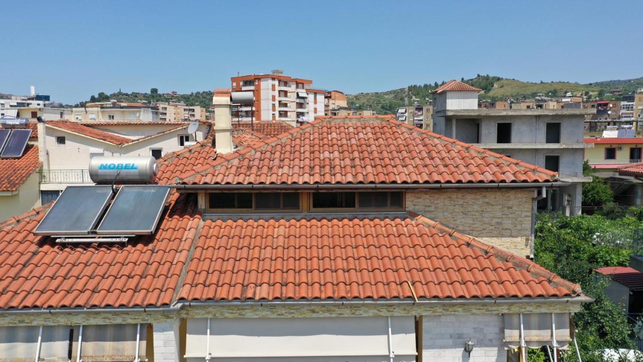 Raisa Guesthouse 12 Berat Luaran gambar