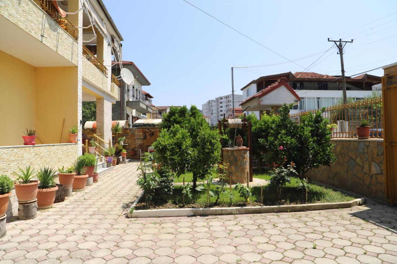 Raisa Guesthouse 12 Berat Luaran gambar