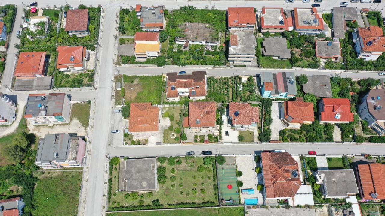 Raisa Guesthouse 12 Berat Luaran gambar