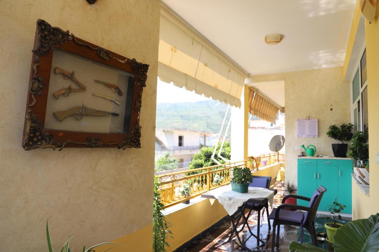 Raisa Guesthouse 12 Berat Luaran gambar