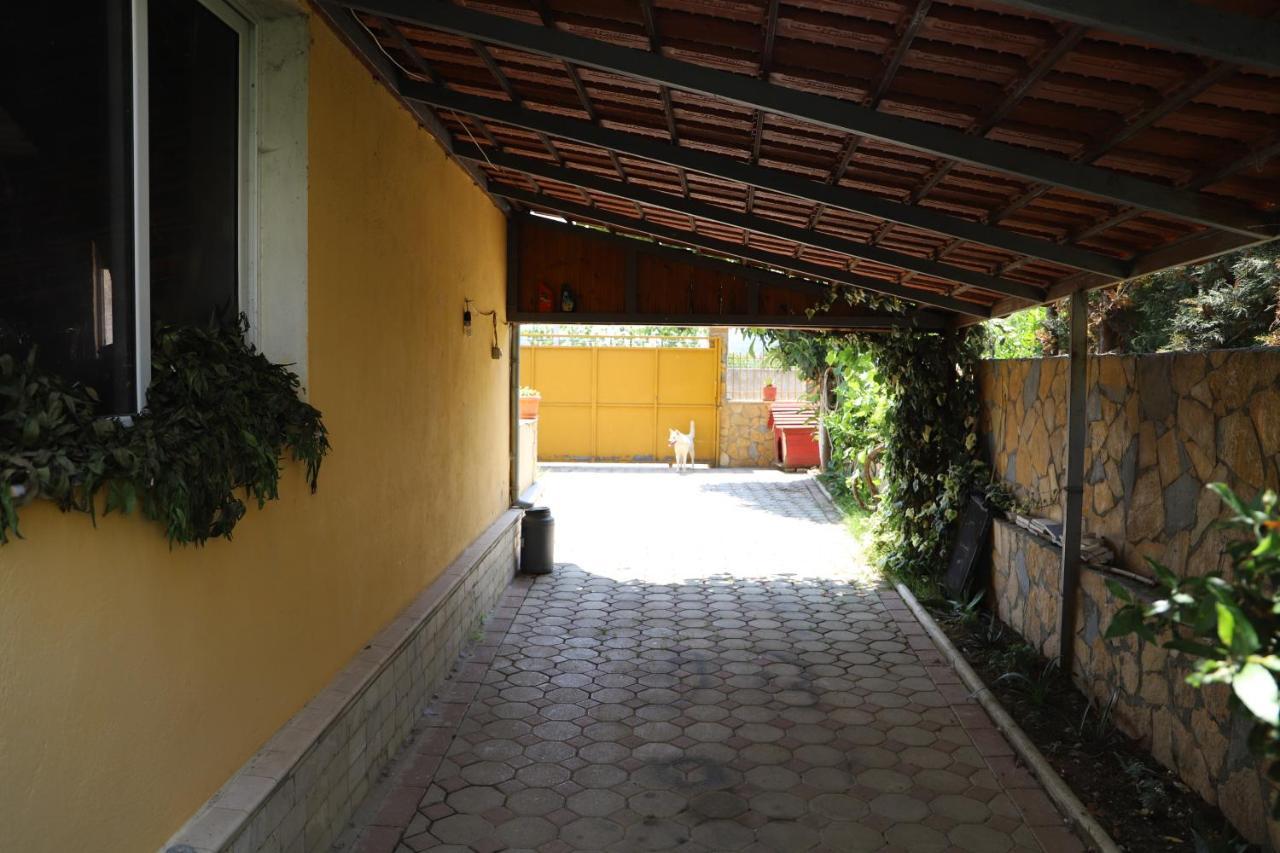 Raisa Guesthouse 12 Berat Luaran gambar