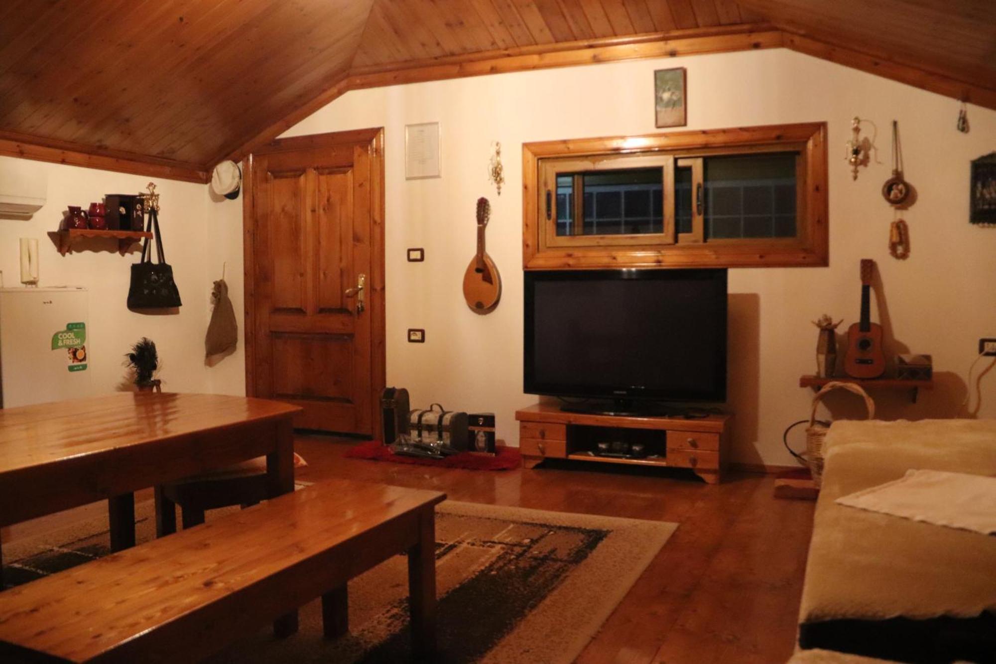 Raisa Guesthouse 12 Berat Luaran gambar