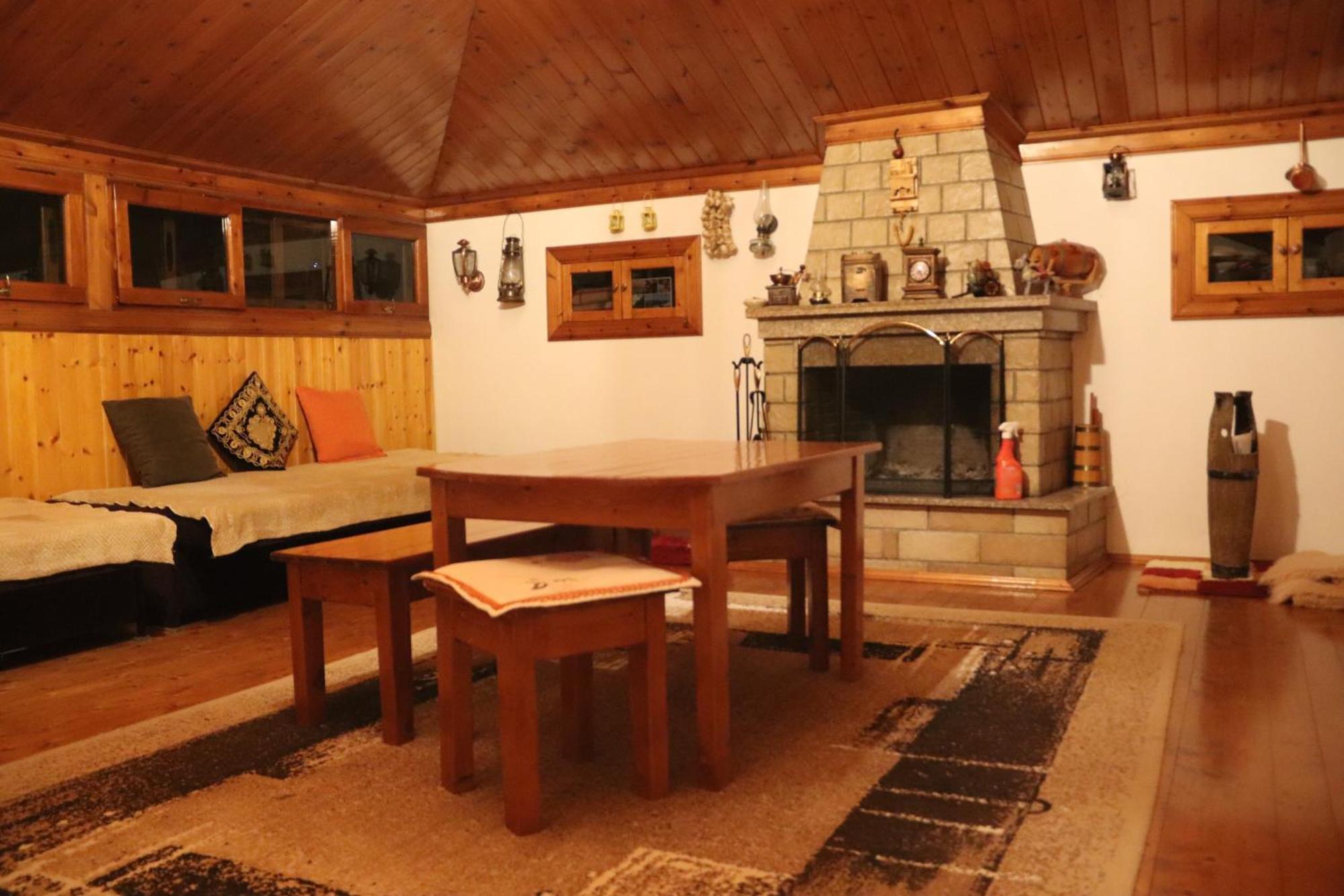Raisa Guesthouse 12 Berat Luaran gambar