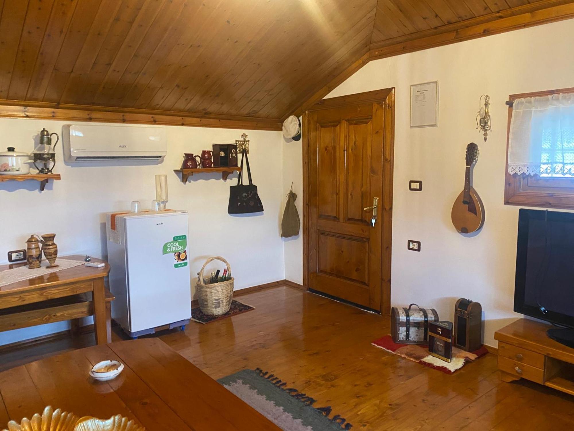 Raisa Guesthouse 12 Berat Luaran gambar