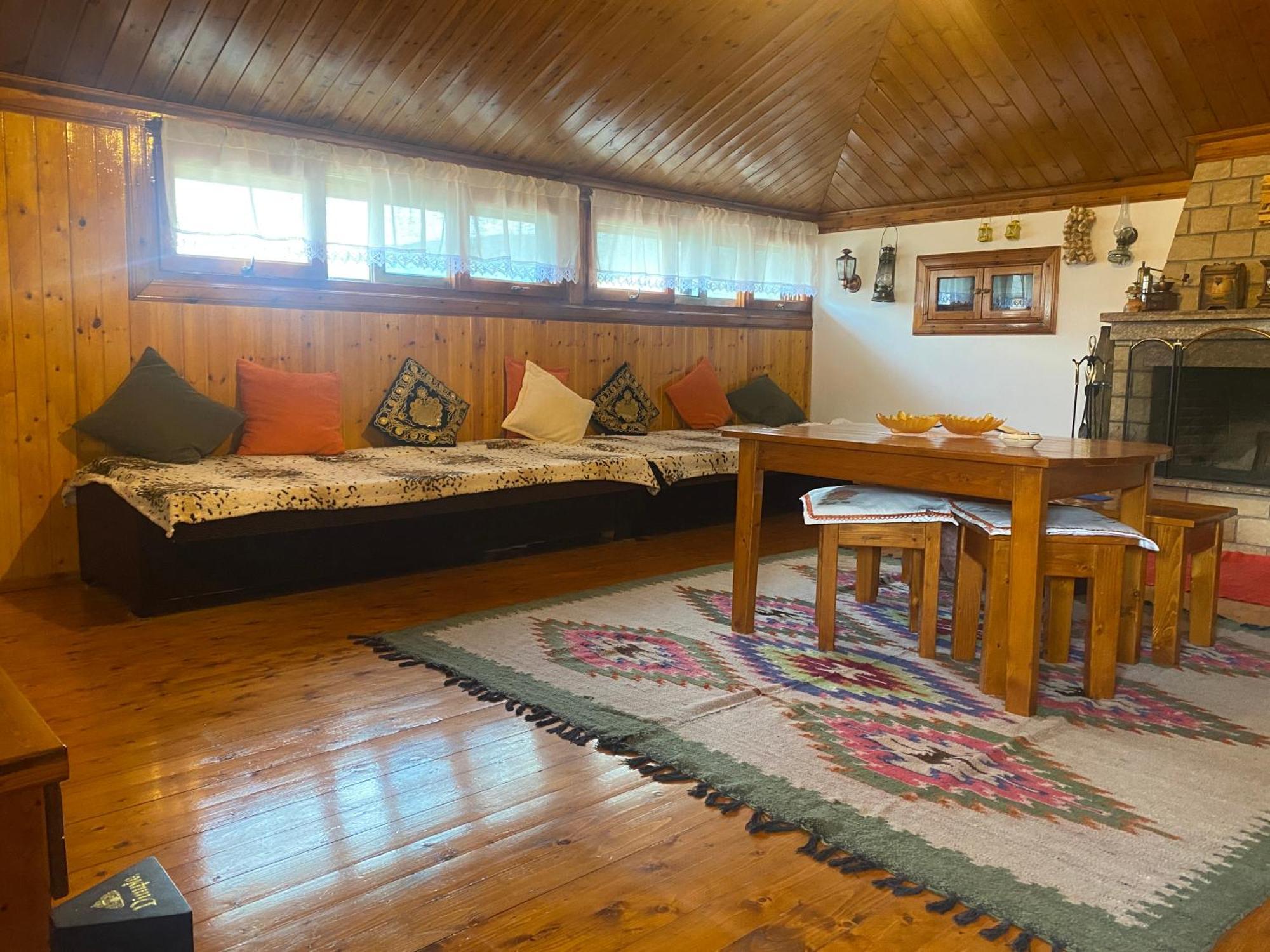 Raisa Guesthouse 12 Berat Luaran gambar